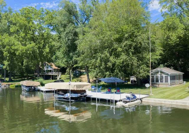 3rd image of 61626 Lagoon Dr, Cassopolis, MI 49031 | MLS# 69026032299