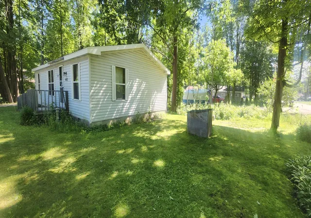 11th image of 402 Northway Dr, Houghton Lake, MI 48629 | MLS# 71026032306