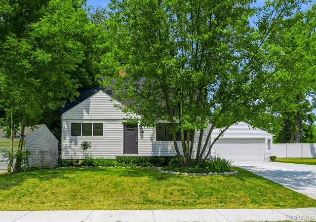 Photo 1 of Single family home for sale at 4166 Grayton Dr, Waterford, MI 48328 | MLS# 20261048780 | Listing updated on 2026-09-01