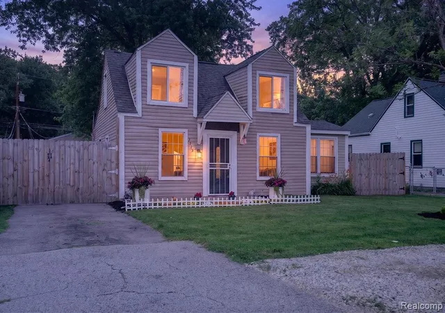 Photo 2 of Single family home for sale at 7715 Beech Daly Rd, Taylor, MI 48180 | MLS# 20261048779 | Listing updated on 2026-07-12