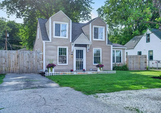 Photo 3 of Single family home for sale at 7715 Beech Daly Rd, Taylor, MI 48180 | MLS# 20261048779 | Listing updated on 2026-07-12