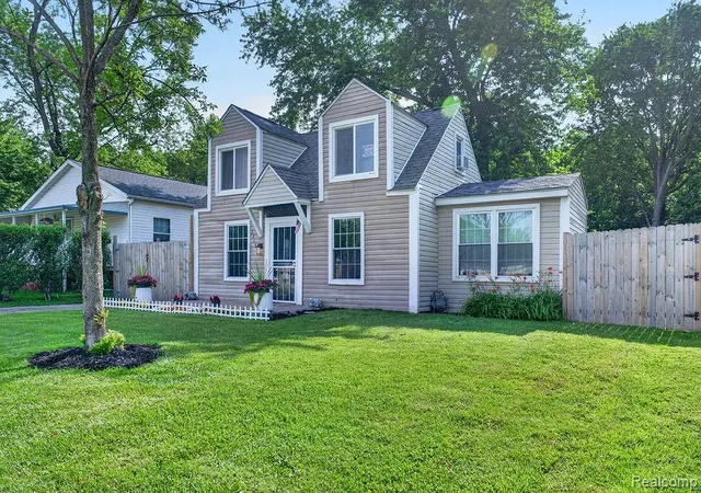 Photo 4 of Single family home for sale at 7715 Beech Daly Rd, Taylor, MI 48180 | MLS# 20261048779 | Listing updated on 2026-07-12