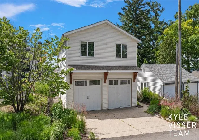 2nd image of 7007 Goldenrod Ave Ne, Rockford, MI 49341 | MLS# 65026032314