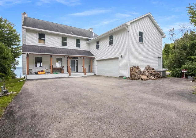 Photo 4 of Single family home for sale at 9276 Elk Lake Trl, Williamsburg, MI 49690 | MLS# 78080070321 | Listing updated on 2026-09-13