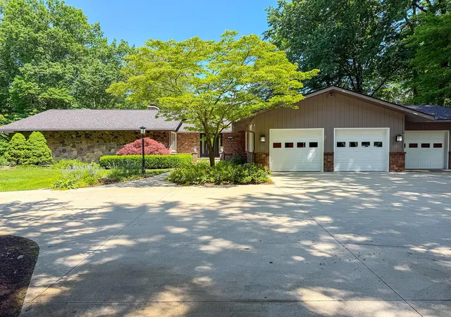 Photo 117 of Mansion for sale at 6697 Warren Woods Rd, Three Oaks, MI 49128 | MLS# 69026032323 | Listing updated on 2026-09-16