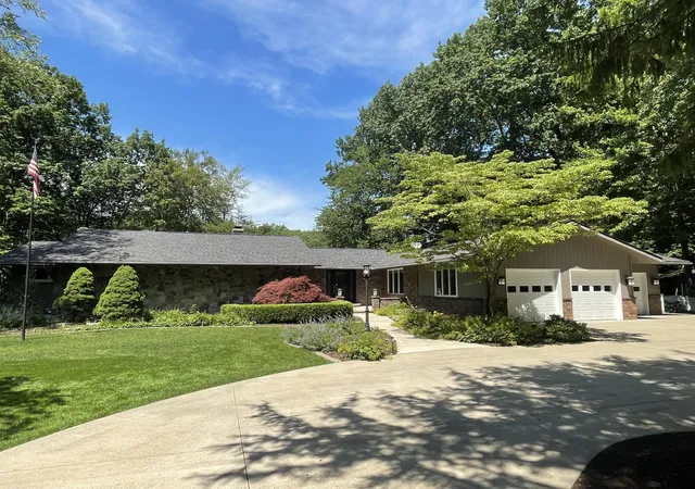 Photo 2 of Mansion for sale at 6697 Warren Woods Rd, Three Oaks, MI 49128 | MLS# 69026032323 | Listing updated on 2026-09-16
