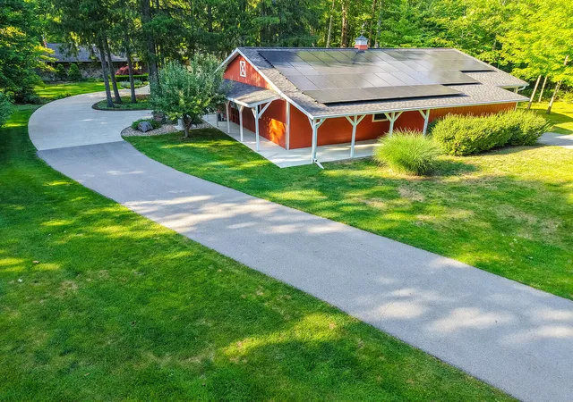 Photo 3 of Mansion for sale at 6697 Warren Woods Rd, Three Oaks, MI 49128 | MLS# 69026032323 | Listing updated on 2026-09-16