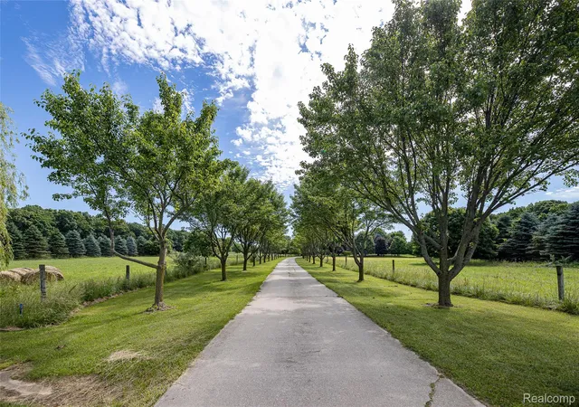 2nd image of 3839 Shamrock Dr, Lapeer, MI 48446 | MLS# 20261048805