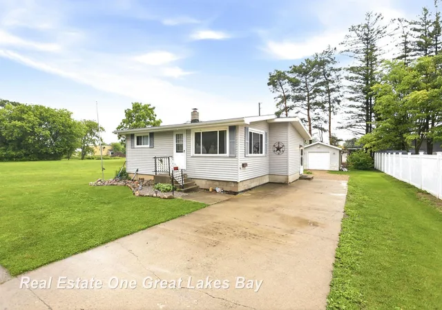 Photo 1 of Sale Pending at 335 N Silver St, Bad Axe, MI 48413 | MLS# 61050213048 | Listing updated on 2026-07-07