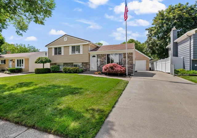 Photo 3 of Single family home for sale at 14890 Alma Dr, Sterling Heights, MI 48313 | MLS# 58050213059 | Listing updated on 2026-07-02