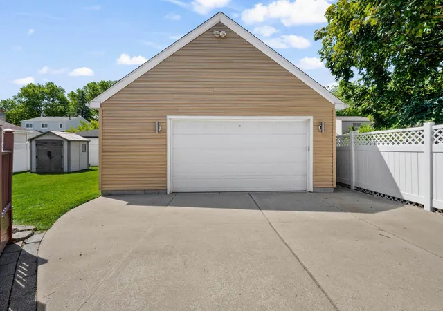 Photo 4 of Single family home for sale at 14890 Alma Dr, Sterling Heights, MI 48313 | MLS# 58050213059 | Listing updated on 2026-07-02