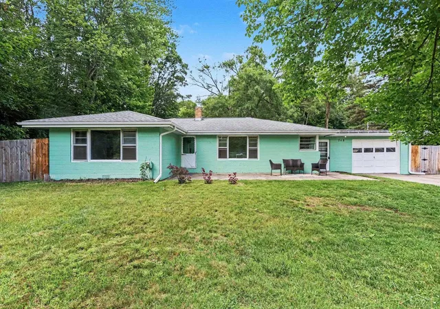 1st image of 748 W Irish St, Sanford, MI 48657 | MLS# 61050213065