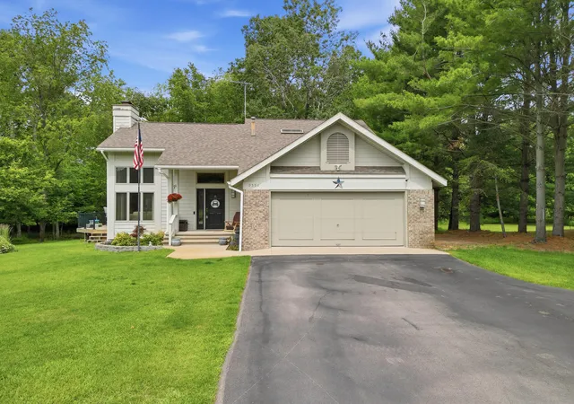 image of 9551 Clubhouse Dr W, Stanwood, MI 49346 | MLS# 72026032427
