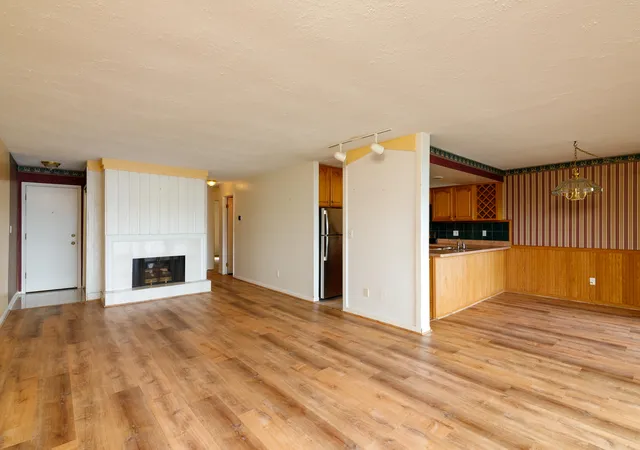 3rd image of 873 Cliffs Dr #105, Ypsilanti, MI 48198 | MLS# 81026032428