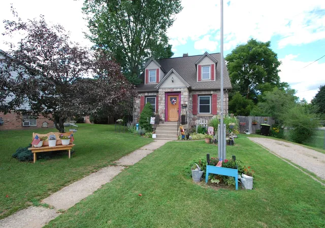 1st image of 135 Carpenter St, West Branch, MI 48661 | MLS# 77080070345