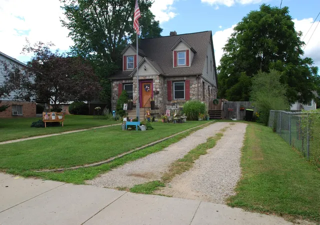 2nd image of 135 Carpenter St, West Branch, MI 48661 | MLS# 77080070345