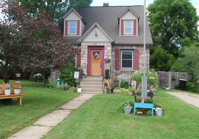 Photo 3 of Single family home for sale at 135 Carpenter St, West Branch, MI 48661 | MLS# 77080070345 | Listing updated on 2026-08-28