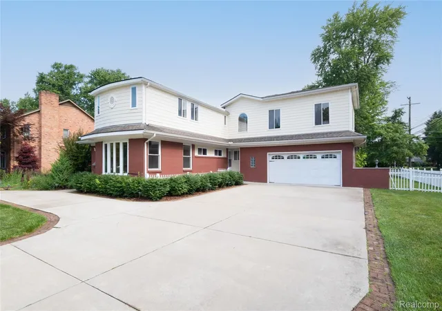 2nd image of 622 Sunningdale Dr, Grosse Pointe Woods, MI 48236 | MLS# 20261048896