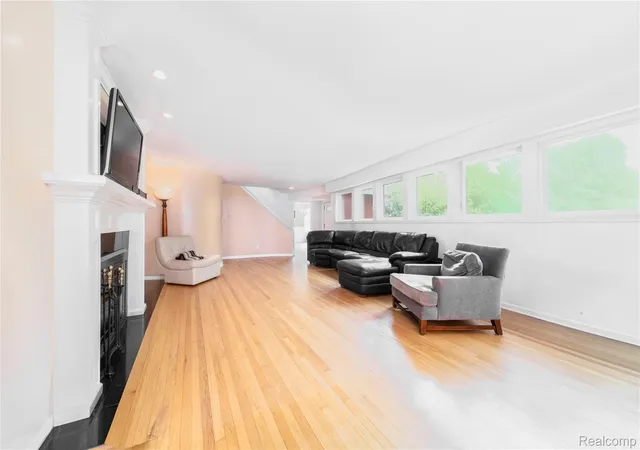 4th image of 622 Sunningdale Dr, Grosse Pointe Woods, MI 48236 | MLS# 20261048896
