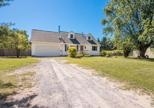 3rd image of 10530 S Walnut Dr, Traverse City, MI 49684 | MLS# 78080070350