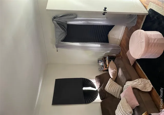 Photo 4 of Single family home for sale at 19350 Glastonbury Rd, Detroit, MI 48219 | MLS# 20261048915 | Listing updated on 2026-10-19