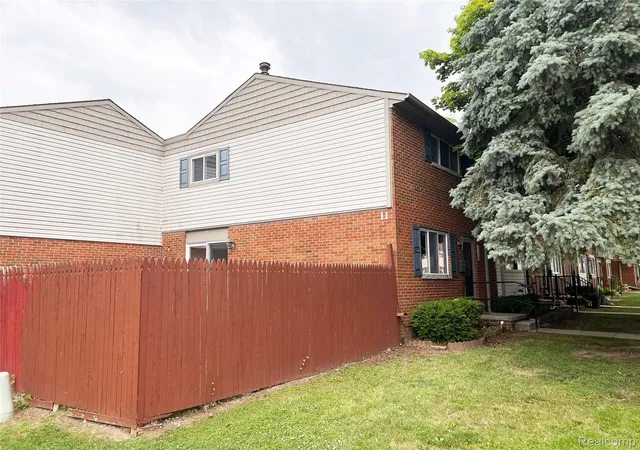 Photo 3 of Condo for sale at 25709 Salem #74, Roseville City Macomb, MI 48088 | MLS# 20261048925 | Listing updated on 2026-09-16
