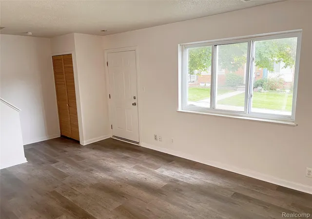 Photo 4 of Condo for sale at 25709 Salem #74, Roseville City Macomb, MI 48088 | MLS# 20261048925 | Listing updated on 2026-09-16