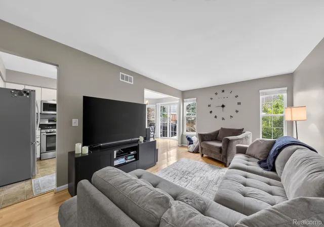 Photo 4 of Condo for sale at 4554 Hunters Cir E, Canton, MI 48188 | MLS# 20261048931 | Listing updated on 2026-09-10