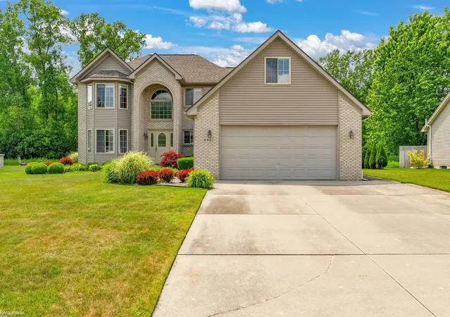 Photo 2 of Single family home for sale at 232 Liberty Ave, Marysville, MI 48040 | MLS# 58050213087 | Listing updated on 2026-09-11