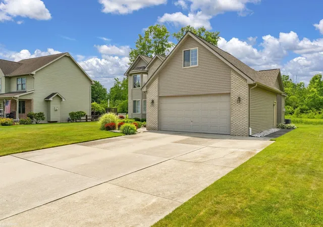 Photo 3 of Single family home for sale at 232 Liberty Ave, Marysville, MI 48040 | MLS# 58050213087 | Listing updated on 2026-09-11