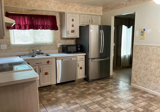 Photo 4 of Single family home for sale at 1685 Sheffield Dr, Ypsilanti, MI 48198 | MLS# 81026032468 | Listing updated on 2026-09-11