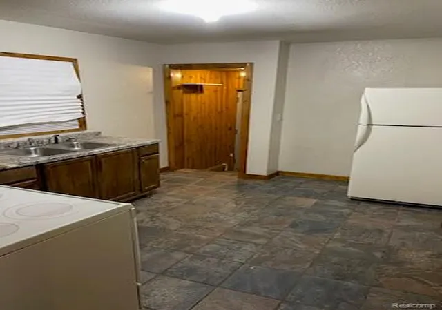 Photo 3 of Single family home for sale at 639 S 28th Street, Saginaw, MI 48601 | MLS# 20261048961 | Listing updated on 2026-09-16