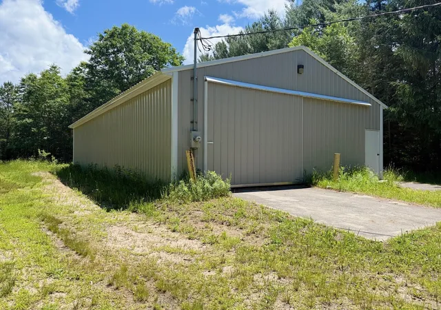 Photo 4 of Single family home for sale at 9748 N US 31, Free Soil, MI 49411 | MLS# 67026032487 | Listing updated on 2026-08-08