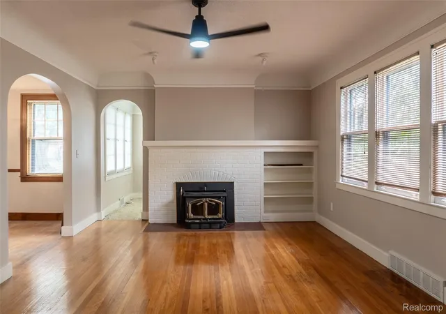 Photo 2 of Single family home for sale at 217 Navajo Ave, Pontiac, MI 48341 | MLS# 20261048970 | Listing updated on 2026-09-07