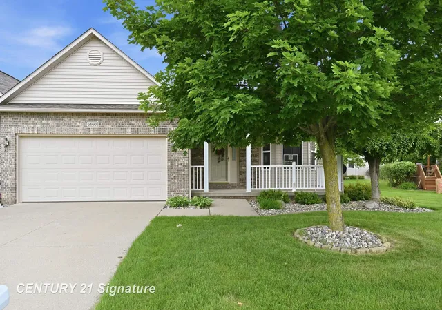 Listing Photo 3 - Condo for sale in building located at 6460 Royal Clb Dr, Flushing, MI 48433