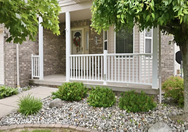 Listing Photo 4 - Condo for sale in building located at 6460 Royal Clb Dr, Flushing, MI 48433