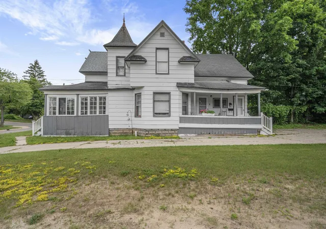 5th image of 411 S Simons St, Cadillac, MI 49601 | MLS# 78080070365