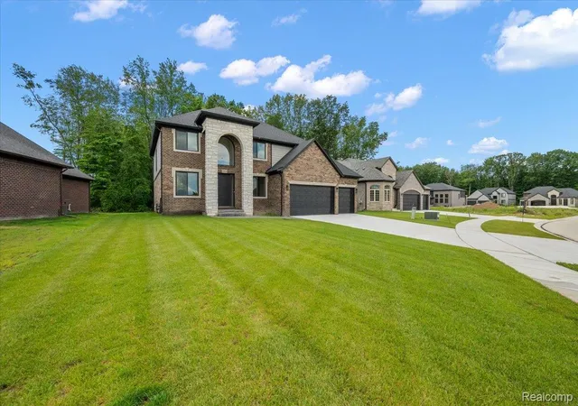 Photo 4 of Single family home for sale at 24318 Tullymore Dr, Macomb, MI 48042 | MLS# 20261049007 | Listing updated on 2026-10-18