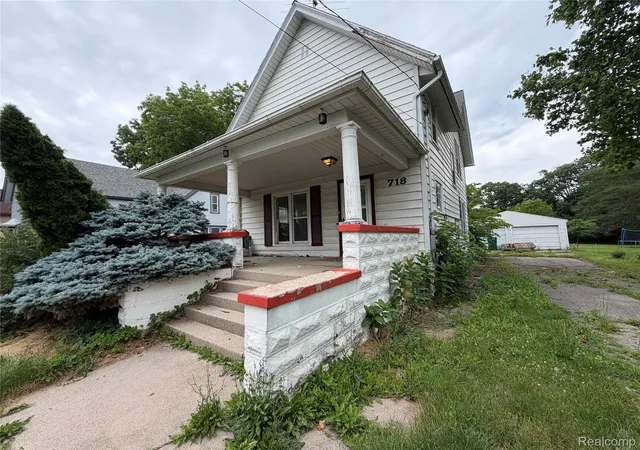Photo 3 of Single family home for sale at 718 River St, Owosso, MI 48867 | MLS# 20261049010 | Listing updated on 2026-08-26