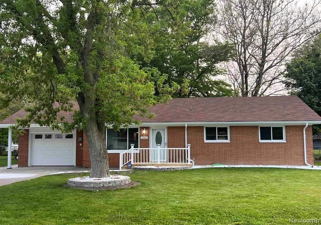 Photo 1 of Sale Pending at 2966 Burlington Dr, Saginaw, MI 48601 | MLS# 20261049020 | Listing updated on 2026-09-13