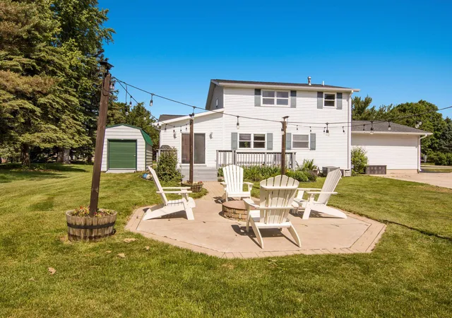 Photo 1 of Single family home for sale at 4434 Ridgemoor Dr, Traverse City, MI 49684 | MLS# 78080070370 | Listing updated on 2026-08-28