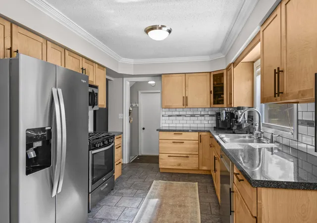 Photo 2 of Single family home for sale at 4434 Ridgemoor Dr, Traverse City, MI 49684 | MLS# 78080070370 | Listing updated on 2026-08-28