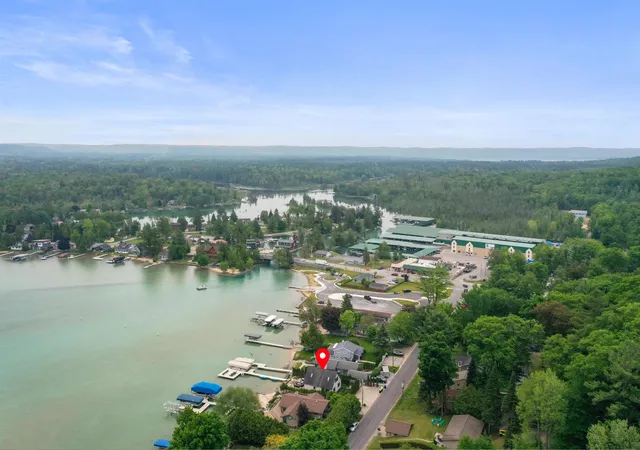 3rd image of 12511 Sw Torch Lake Dr, Rapid City, MI 49676 | MLS# 78080070371