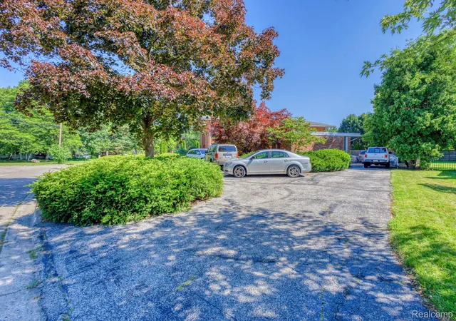 Photo 3 of Single family home for sale at 46 W Breitmeyer Pl, Mount Clemens, MI 48043 | MLS# 20261049043 | Listing updated on 2026-07-27