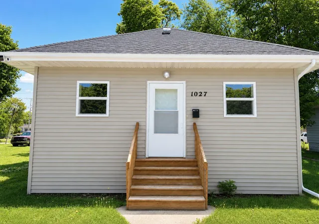 Photo 1 of Single family home for sale at 1027 Broadway, Benton Harbor, MI 49022 | MLS# 69026032530 | Listing updated on 2026-07-01