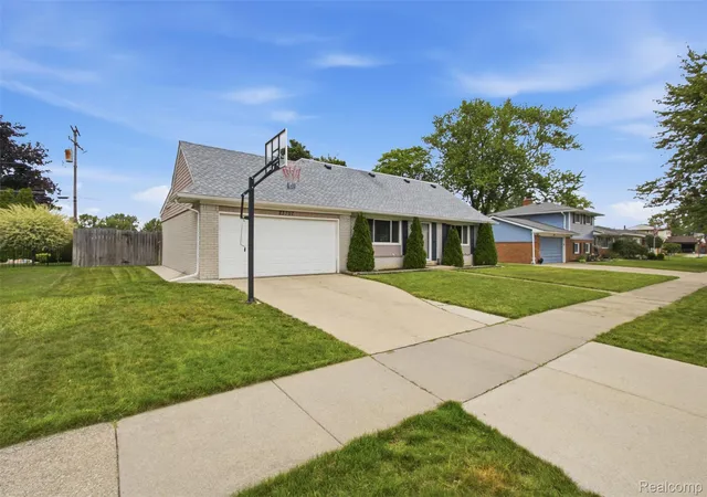 Photo 2 of Single family home for sale at 23707 Thornton St, Clinton Township, MI 48035 | MLS# 20261049053 | Listing updated on 2026-08-21