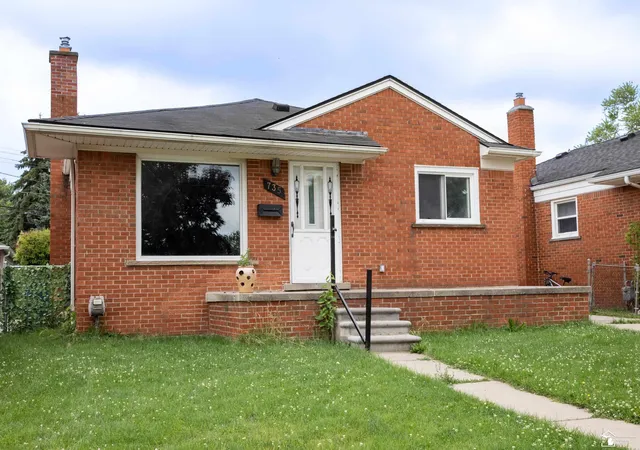 Photo 2 of Single family home for sale at 735 Detroit Ave, Lincoln Park, MI 48146 | MLS# 57050213116 | Listing updated on 2026-08-30