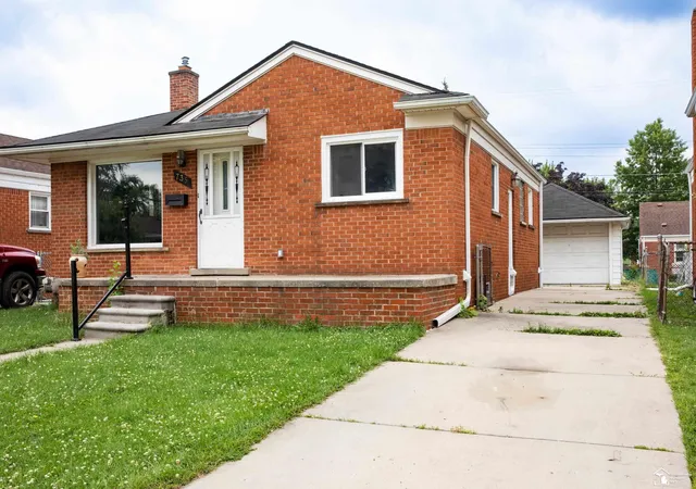 Photo 3 of Single family home for sale at 735 Detroit Ave, Lincoln Park, MI 48146 | MLS# 57050213116 | Listing updated on 2026-08-30