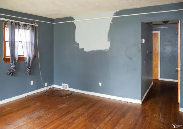 Photo 3 of Single family home for sale at 735 Detroit Ave, Lincoln Park, MI 48146 | MLS# 57050213116 | Listing updated on 2026-08-30