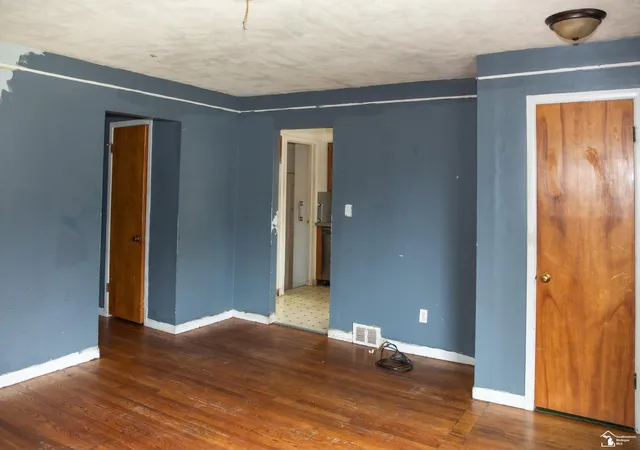 Photo 4 of Single family home for sale at 735 Detroit Ave, Lincoln Park, MI 48146 | MLS# 57050213116 | Listing updated on 2026-08-30